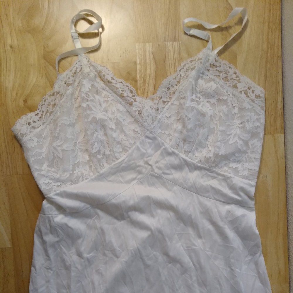 Vintage Vanity Fair White Nylon Satin Lace Lingerie Dress Slip Nightgown 36